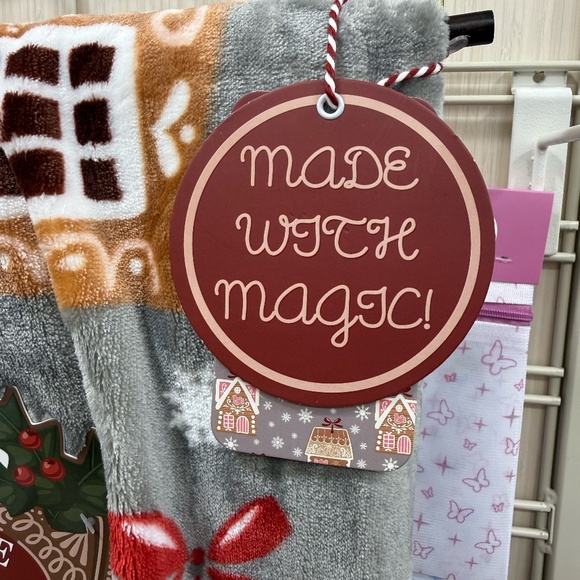 North Pole Cookie Co Gingerbread Oversized Gray Christmas Throw Blanket - Picture 4 of 5